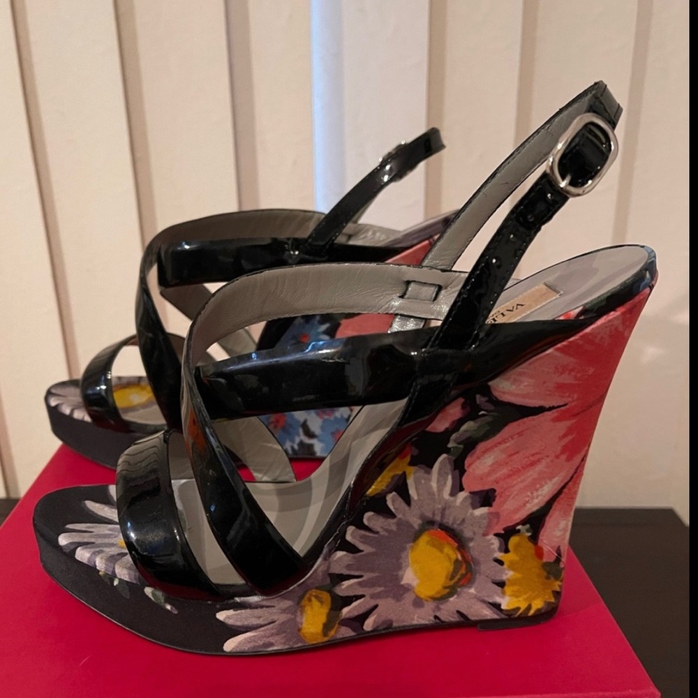 Women’s Valentino Garavani Platform dress sandals with painted wedges size 40,5